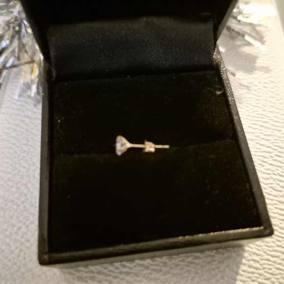 10kt Yellow Gold 3mm White Topaz Studs - Picture 4 of 5